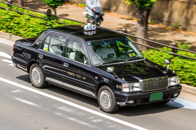 タクシー運転手のサングラスは無礼？時代の変化